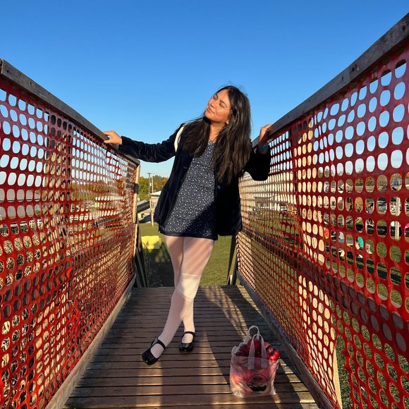 Meet your Posher, Mariana - Picture 1 of 1
